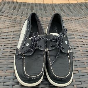 Black women’s Sperry shoe